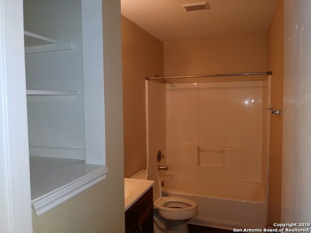 Image 3 of 6 For 830 Hutchins Pl W 4
