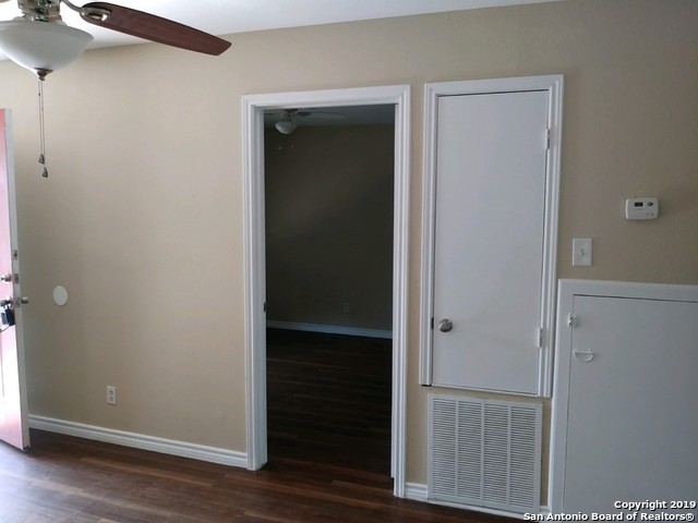 Image 5 of 6 For 830 Hutchins Pl W 4