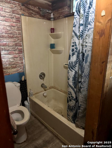 Image 4 of 5 For 814 Potomac  