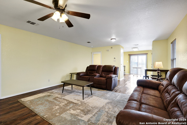 Listing photo id 0 for 8806 Mission Top