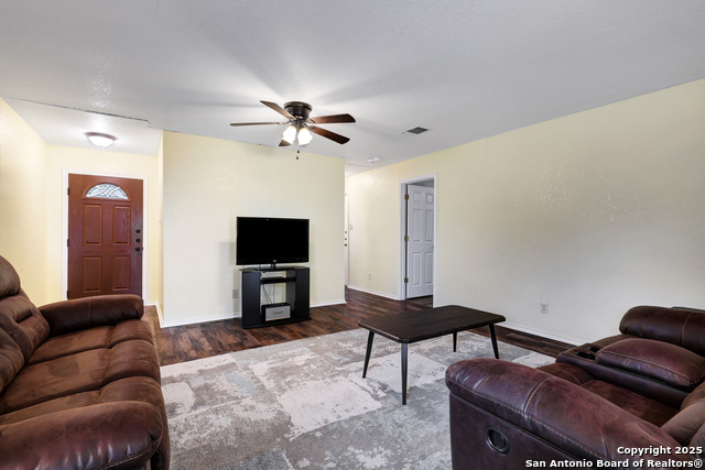 Listing photo id 2 for 8806 Mission Top