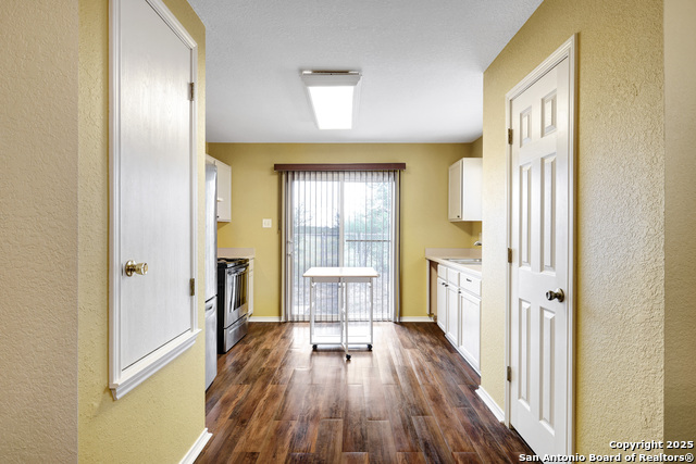 Listing photo id 5 for 8806 Mission Top