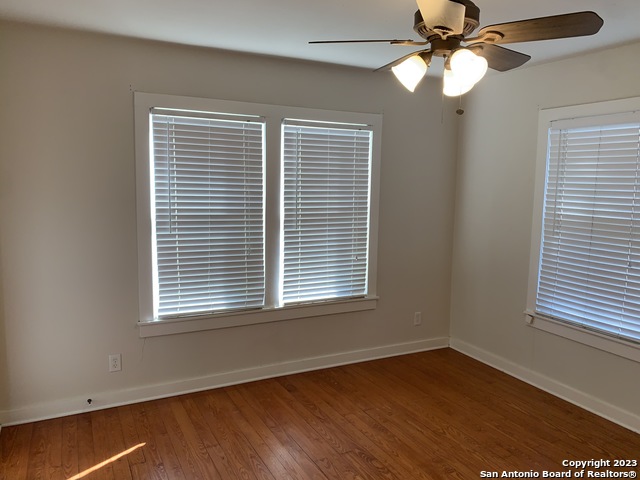 Image 17 of 34 For 588 Castell Ave S