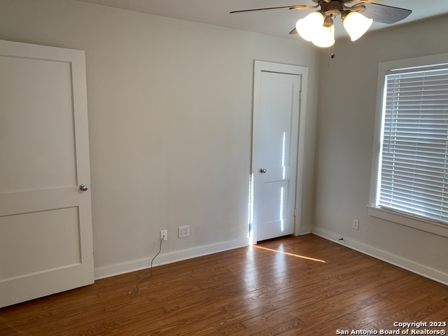 Image 18 of 34 For 588 Castell Ave S