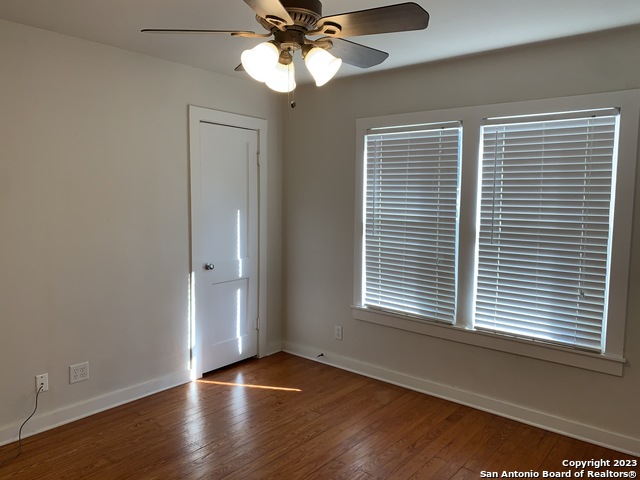 Image 19 of 34 For 588 Castell Ave S