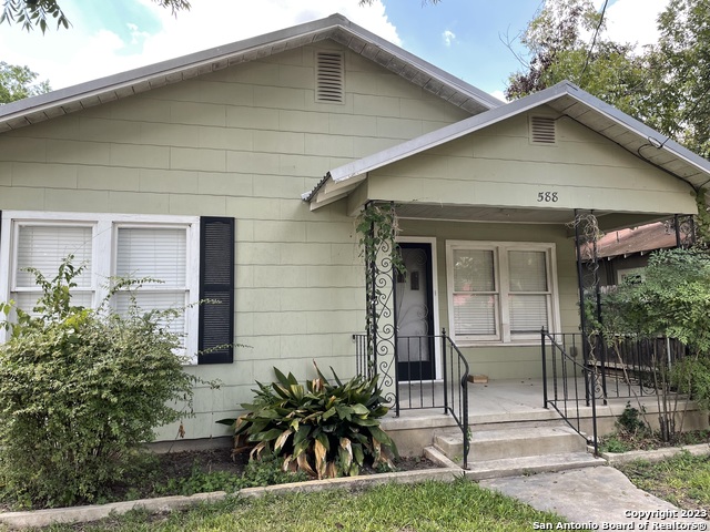 Image 2 of 34 For 588 Castell Ave S