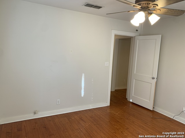 Image 21 of 34 For 588 Castell Ave S