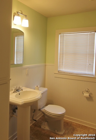 Image 22 of 34 For 588 Castell Ave S