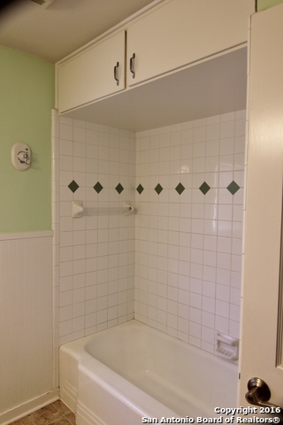 Image 23 of 34 For 588 Castell Ave S
