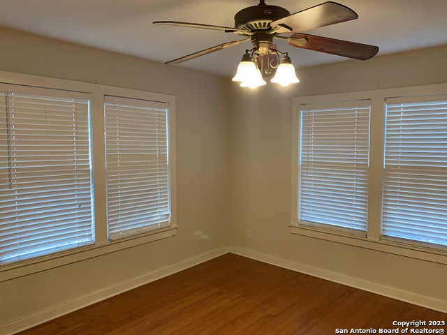 Image 24 of 34 For 588 Castell Ave S