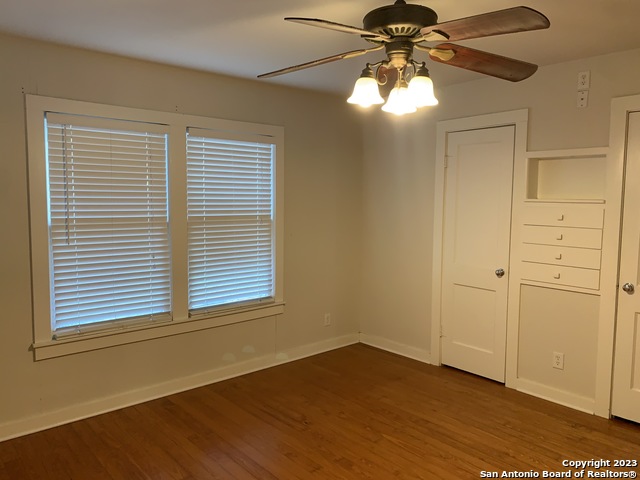 Image 25 of 34 For 588 Castell Ave S