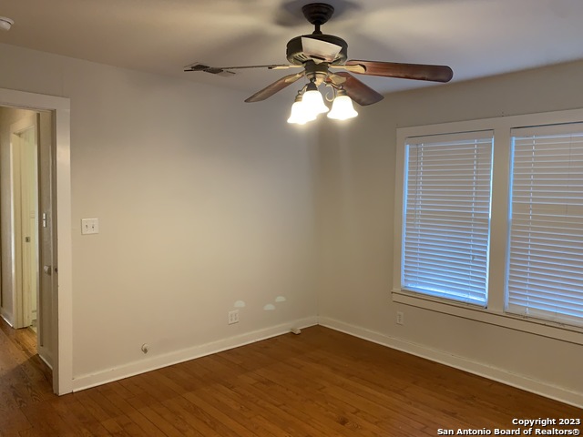 Image 27 of 34 For 588 Castell Ave S