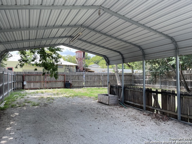 Image 29 of 34 For 588 Castell Ave S