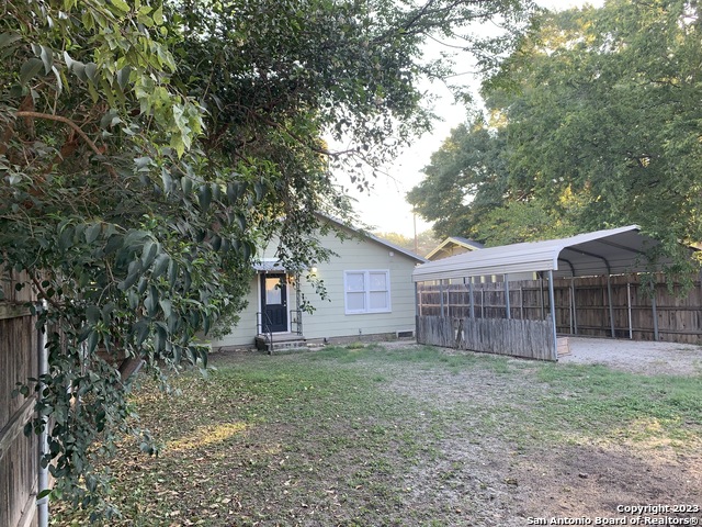 Image 30 of 34 For 588 Castell Ave S