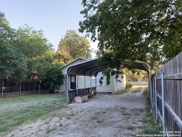 Image 31 of 34 For 588 Castell Ave S