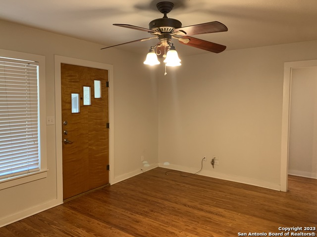 Image 4 of 34 For 588 Castell Ave S
