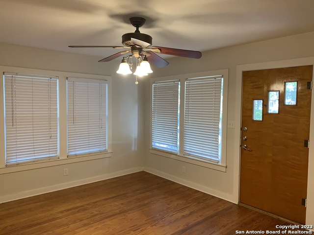 Image 5 of 34 For 588 Castell Ave S