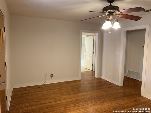 Image 6 of 34 For 588 Castell Ave S
