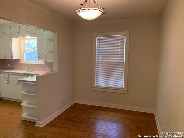 Image 7 of 34 For 588 Castell Ave S