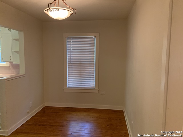 Image 8 of 34 For 588 Castell Ave S