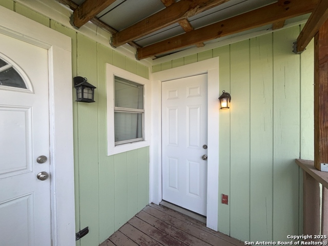 Image 18 of 21 For 222 Cadwallader St  1