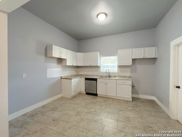 Image 9 of 21 For 222 Cadwallader St  1