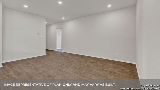 Listing photo id 9 for 449 Payton Drive