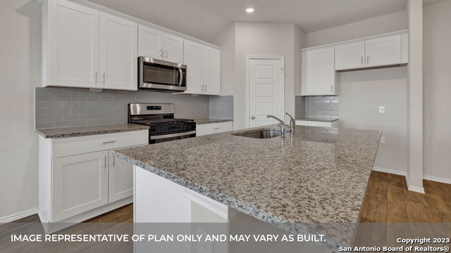 Listing photo id 10 for 449 Payton Drive