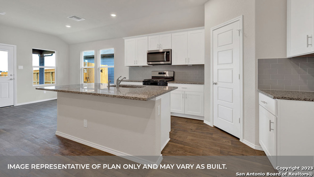 Listing photo id 11 for 449 Payton Drive