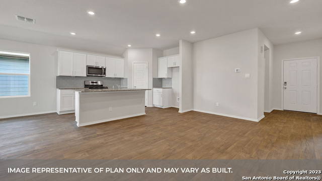 Listing photo id 12 for 449 Payton Drive