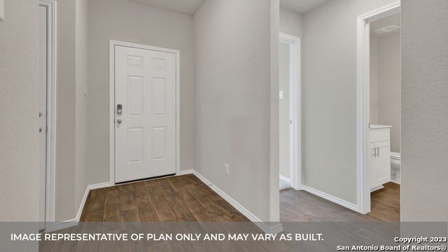 Listing photo id 1 for 449 Payton Drive