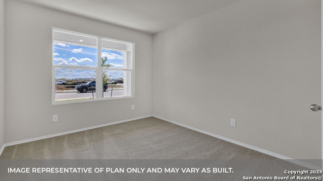 Listing photo id 3 for 449 Payton Drive