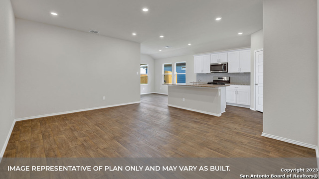 Listing photo id 6 for 449 Payton Drive