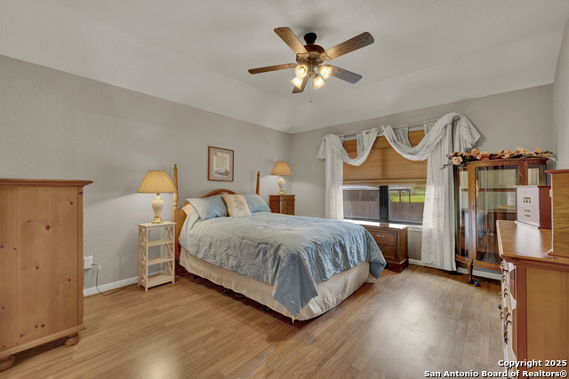 Listing photo id 9 for 1415 Allison