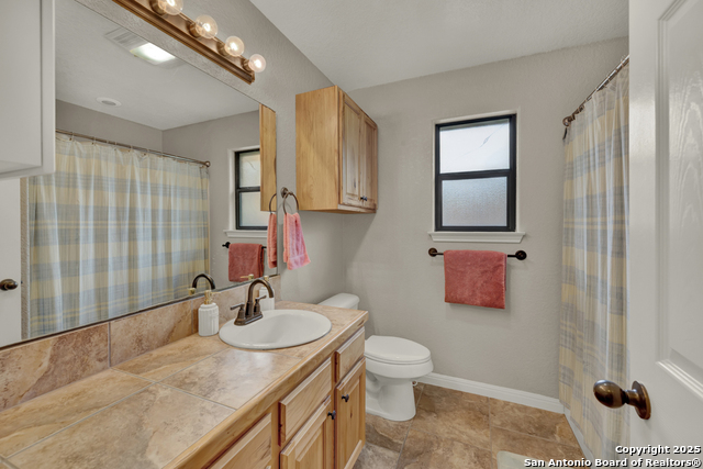 Listing photo id 15 for 1415 Allison