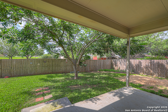 Listing photo id 16 for 1415 Allison