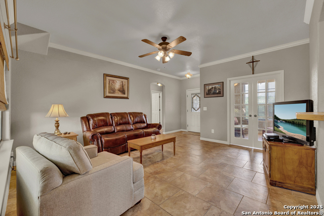 Listing photo id 2 for 1415 Allison