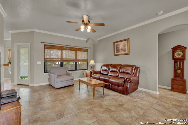 Listing photo id 3 for 1415 Allison