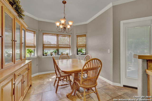 Listing photo id 4 for 1415 Allison