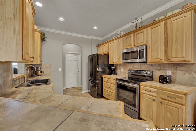 Listing photo id 5 for 1415 Allison