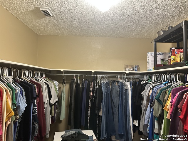 Listing photo id 8 for 4938 Brianna