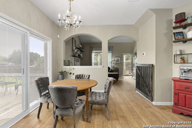Listing photo id 12 for 2105 Hazelwood