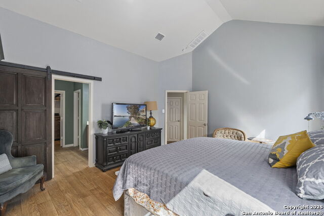 Listing photo id 17 for 2105 Hazelwood