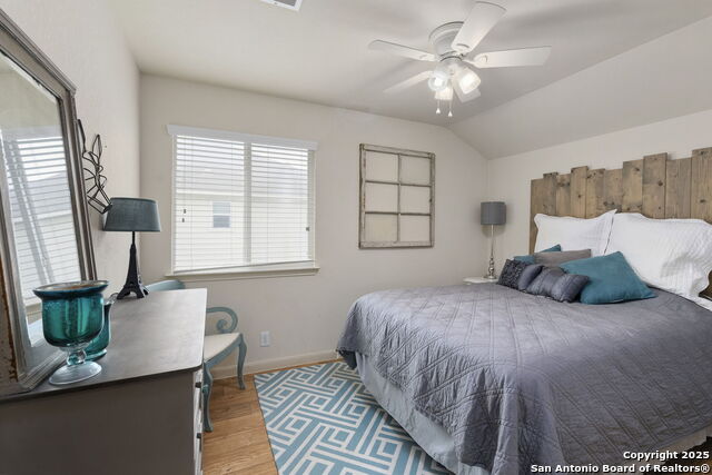 Listing photo id 26 for 2105 Hazelwood