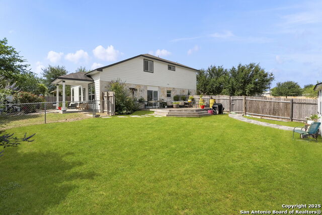 Listing photo id 31 for 2105 Hazelwood