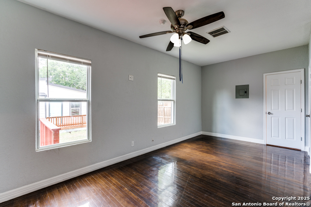 Image 14 of 25 For 1031 Avant Ave.