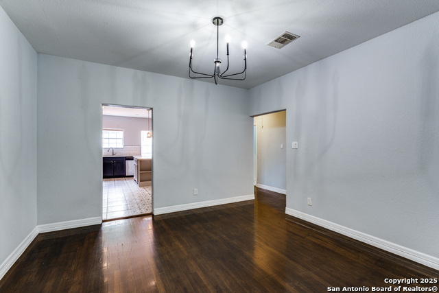 Image 16 of 25 For 1031 Avant Ave.