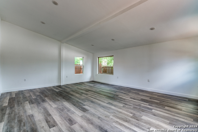 Image 17 of 25 For 1031 Avant Ave.