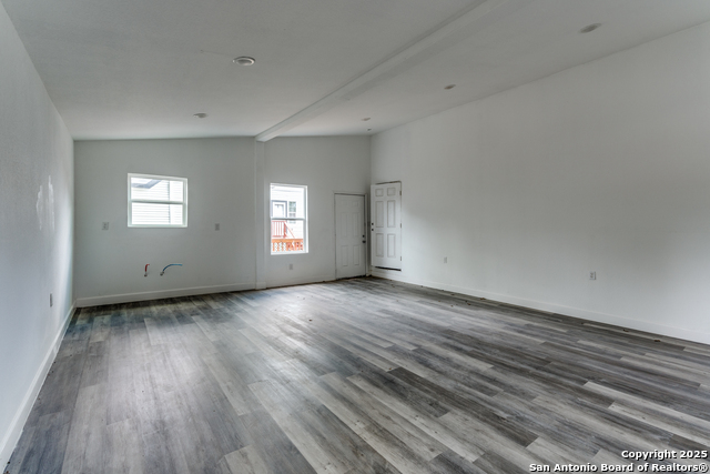 Image 18 of 25 For 1031 Avant Ave.