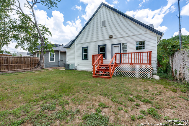Image 24 of 25 For 1031 Avant Ave.